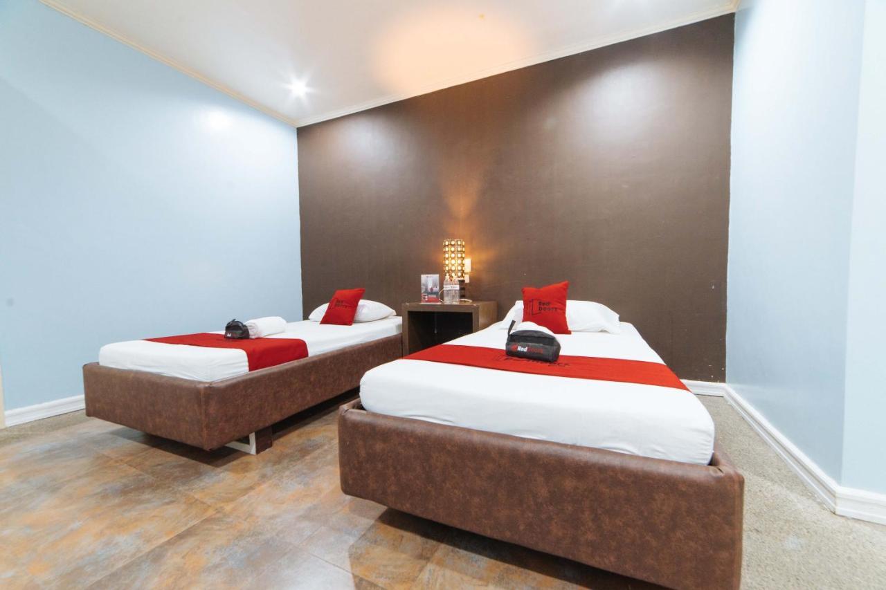 Hotel RedDoorz @ N Roldan Street Kalibo Zewnętrze zdjęcie
